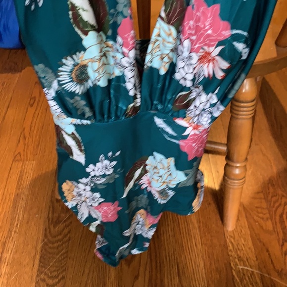 ModCloth Lauren green floral plunge one piece - Picture 9 of 13